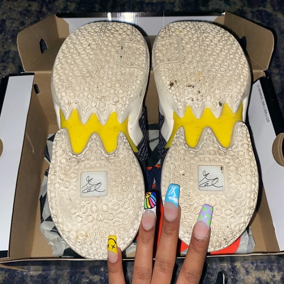 Russel Westbrook Basketball Sneakers - Picture 3 of 4